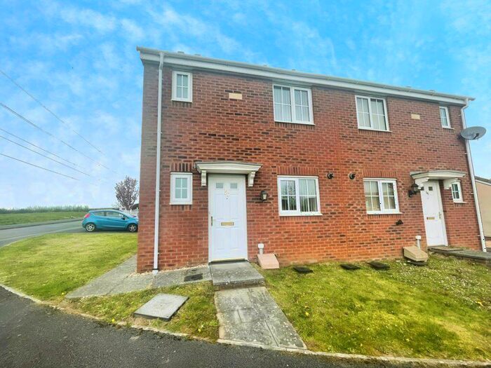 3 Bedroom House To Rent In Heol Fronfriath Fawr, Bridgend, CF31