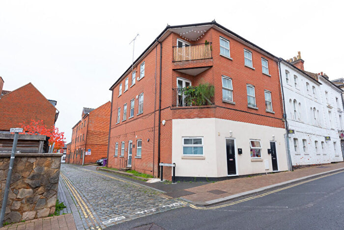 2 Bedroom Flat To Rent In Nelson Street, Aldershot, Hampshire, GU11