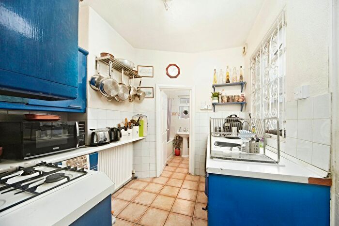 3 Bedroom End Of Terrace House For Sale In Harrison's Rise, Croydon, Surrey, CR0