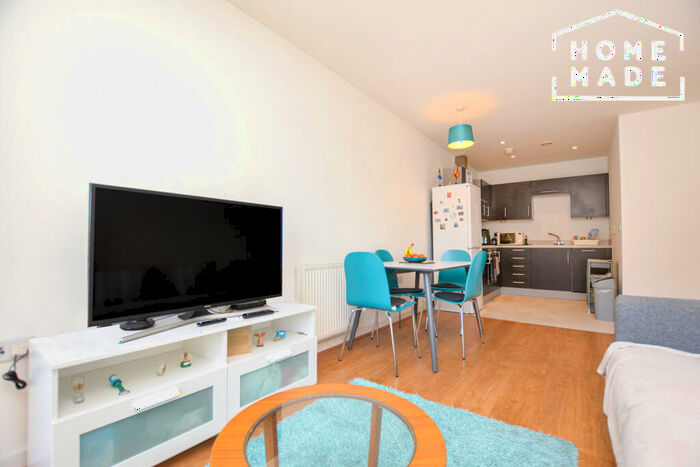 2 Bedroom Flat To Rent In Whitestone Way, CR0