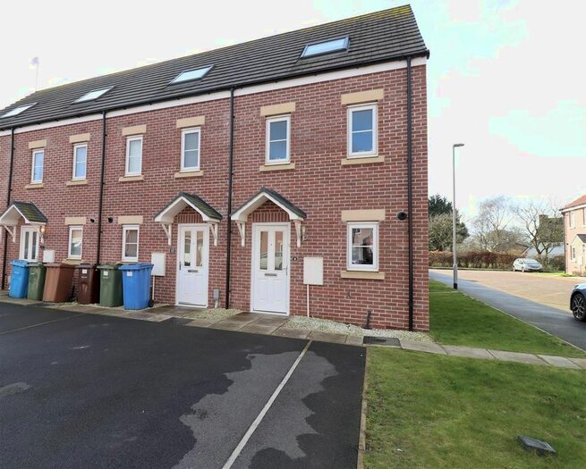 3 Bedroom Town House For Sale In Grainger Drive, Pocklington, York, YO42
