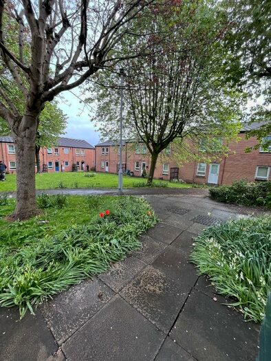 1 Bedroom Ground Flat To Rent In Brunel Gardens, Bradford, West Yorkshire, BD5