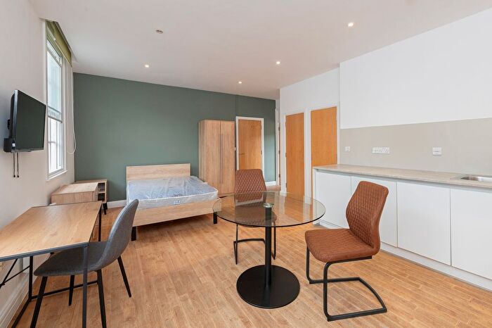1 Bedroom Flat To Rent In Saint James's Parade, Bath, BA1