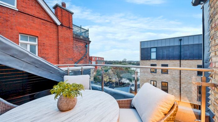 2 Bedroom Flat To Rent In Rainville Road, Fulham, London, W6