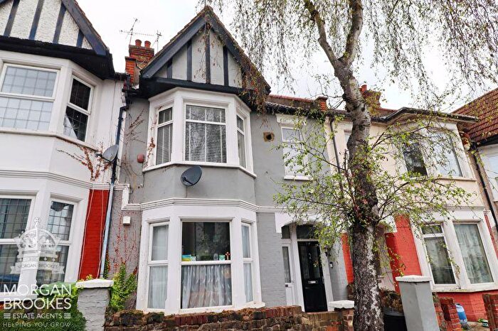 2 Bedroom Apartment To Rent In Beedell Avenue, Westcliff-On-Sea, SS0