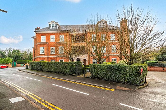 2 Bedroom Flat For Sale In Hartsbourne Road, Bushey, WD23