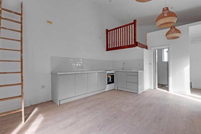 4 Bedroom House To Rent In Jasmine Grove, London, SE20