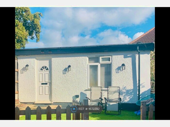 Studio To Rent In Ridgeway Avenue, London, EN4