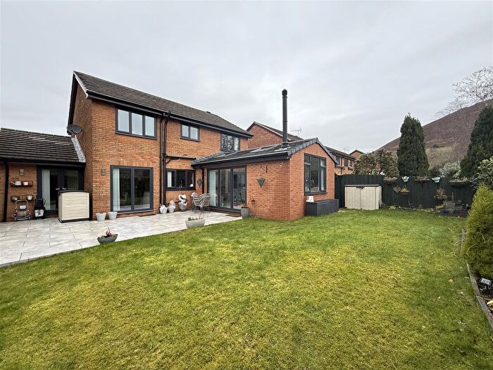 4 Bedroom Detached House For Sale In Swallow Close, Carrbrook, Stalybridge, SK15