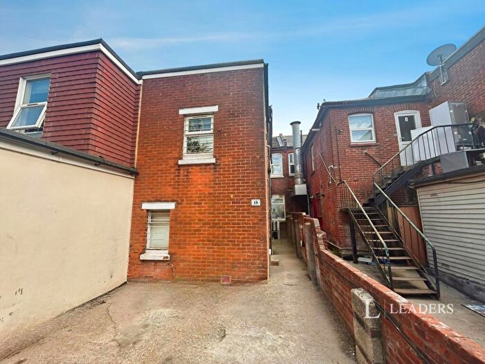 2 Bedroom Flat To Rent In Shirley High Street, Southampton, Hampshire, SO15