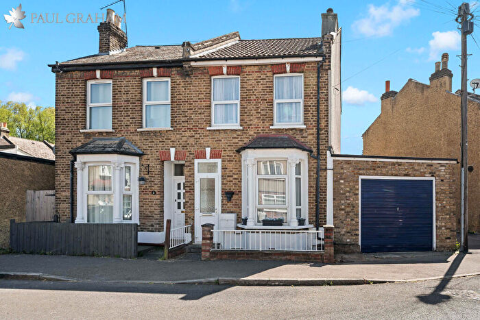 3 Bedroom Semi-Detached House For Sale In Wandle Road, Hackbridge, SM6
