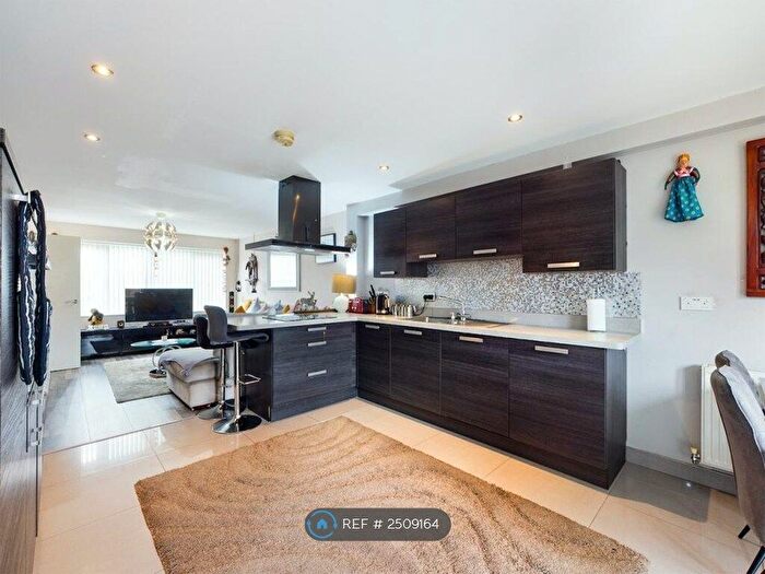 4 Bedroom Semi-Detached House To Rent In Wollaton Road, Nottingham, NG8