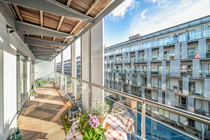 2 Bedroom Flat To Rent In West Carriage House, Woolwich Riverside, London, SE18