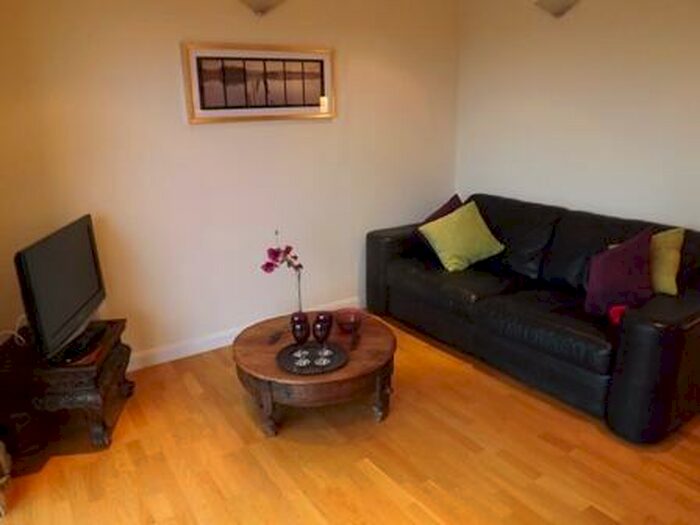 2 Bedroom Apartment To Rent In Towerpoint, EN2