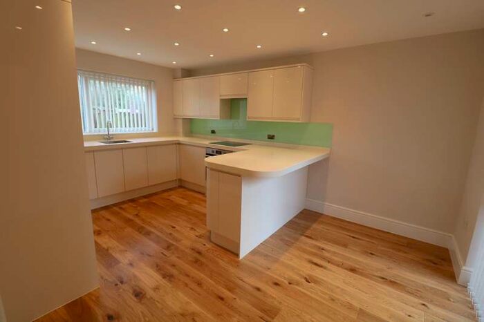 3 Bedroom Semi-Detached House To Rent In Ladygrove, Forestdale, CR0