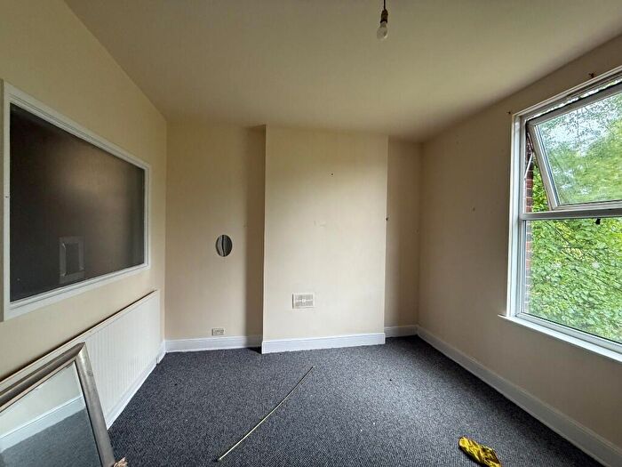 1 Bedroom Flat To Rent In Holly Lane, Smethwick, West Midlands, B67