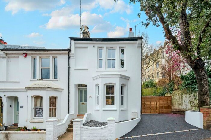 4 Bedroom Character Property To Rent In Talbot Terrace, Lewes, BN7