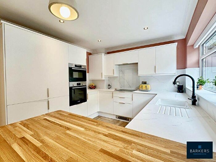 4 Bedroom Detached House For Sale In Oxford Road, Gomersal, BD19
