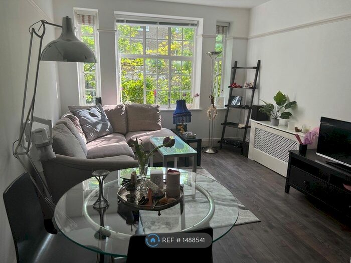 Studio To Rent In Howitt Rd, London, NW3