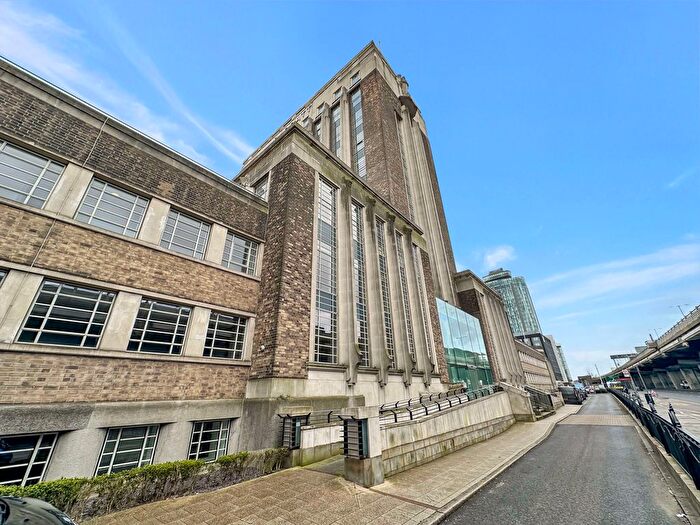 1 Bedroom Flat To Rent In G Wallis House, Great West Road, Brentford, Greater London, TW8