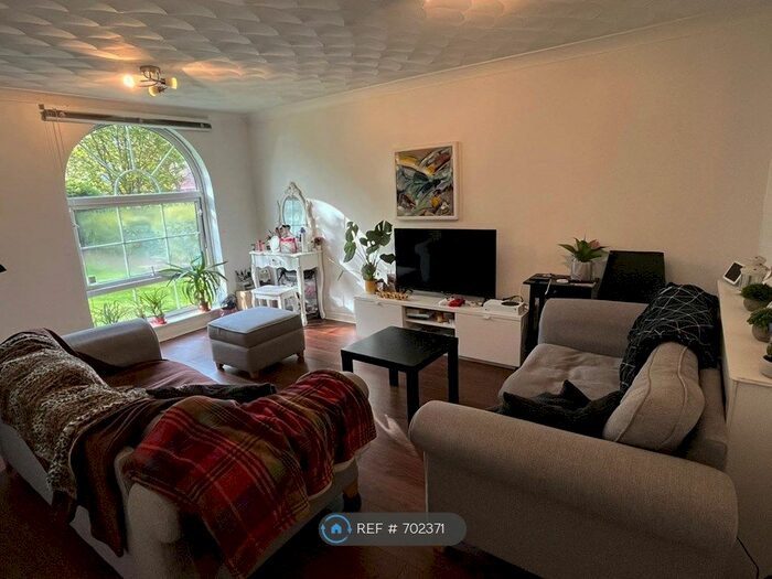 2 Bedroom Flat To Rent In Labrador Quay, Manchester, M50