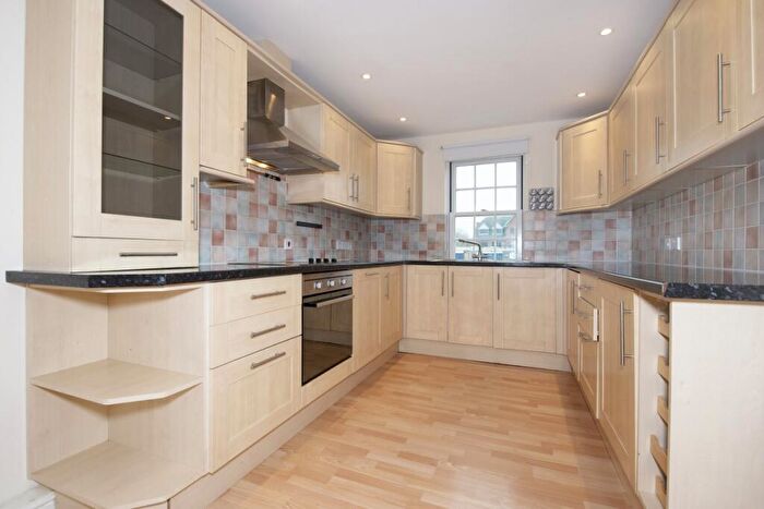 4 Bedroom Town House To Rent In Cherwell Wharf, Banbury, OX16