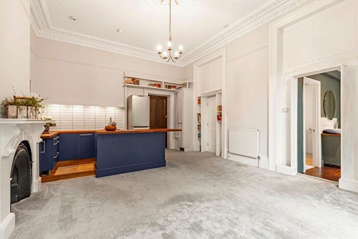 1 Bedroom Flat To Rent In Riverdale Road, St Margarets, TW1