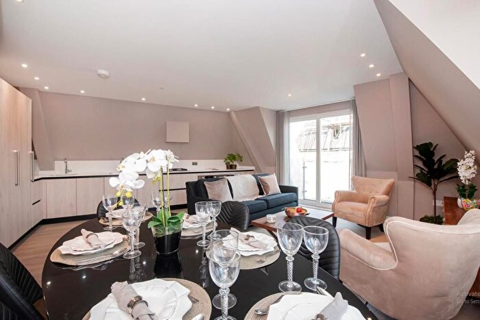 3 Bedroom Flat To Rent In Woodlands, Golders Green, NW11