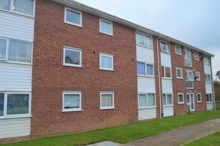 1 Bedroom Flat To Rent In Cedar Court, St Albans, Hertfordshire, AL4