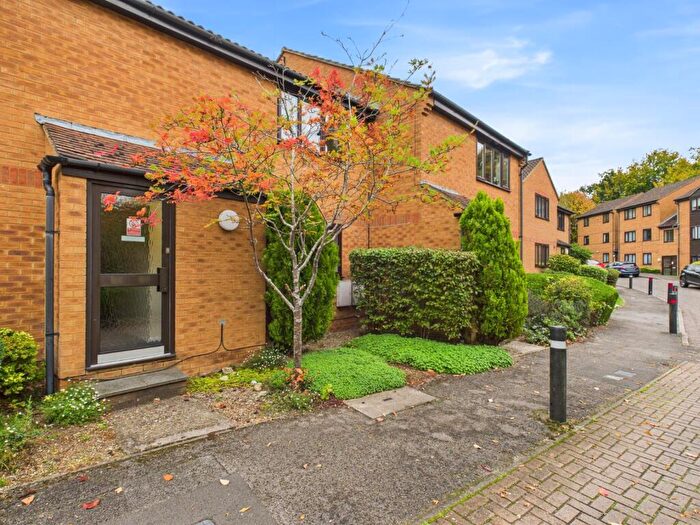1 Bedroom Apartment For Sale In Knaves Hollow, Wooburn Moor, High Wycombe, Buckinghamshire, HP10
