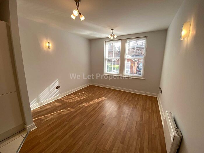 2 Bedroom Flat To Rent In Edale, Groby Road, WA14