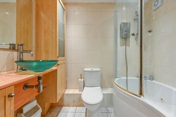 1 Bedroom Flat For Sale In Grafton Crescent, London, NW1