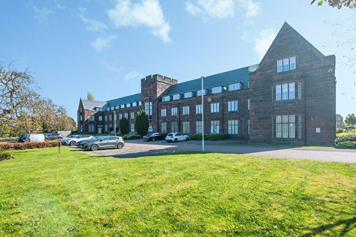 3 Bedroom Flat For Sale In Mallows Grove, Dudley, DY1