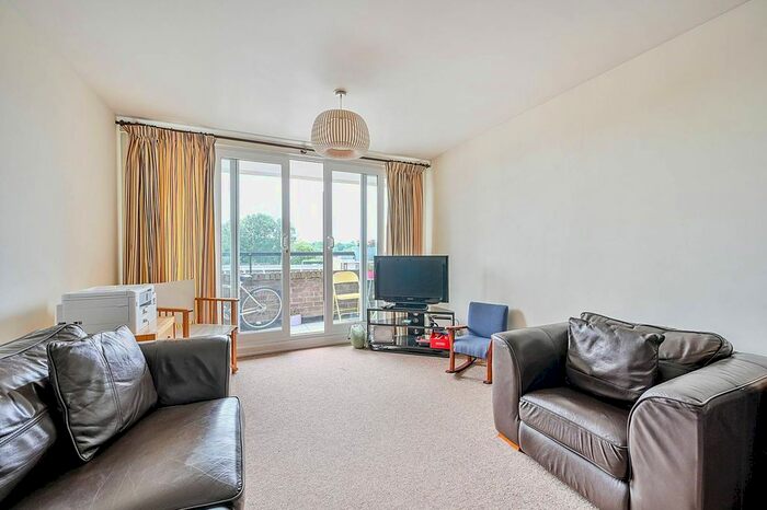 2 Bedroom Flat For Sale In Justin Close, Brentford, TW8