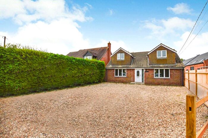 4 Bedroom Detached House For Sale In Aldermaston Road, Pamber End, Tadley, Hampshire, RG26