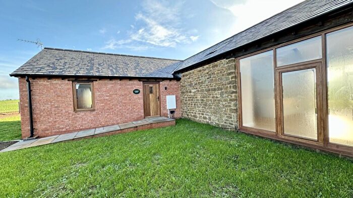 2 Bedroom Barn Conversion To Rent In Thorpe Road, Chacombe, OX17