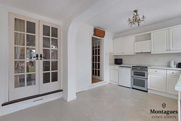 2 Bedroom Cottage For Sale In High Street, Epping, CM16