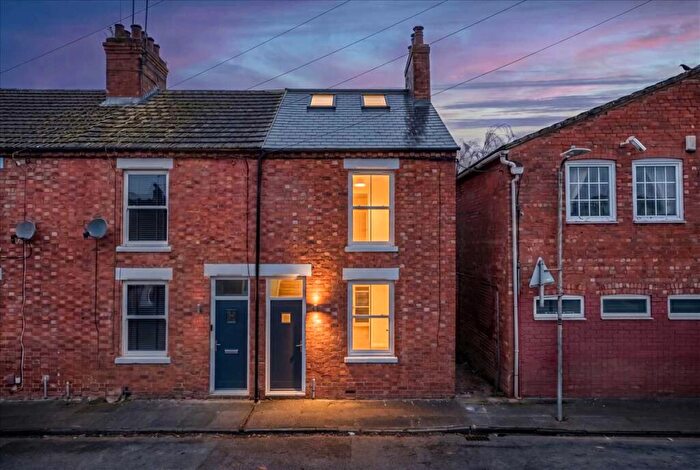 3 Bedroom End Of Terrace House For Sale In Coronation Road, Stony Startford, Milton Keynes, MK11