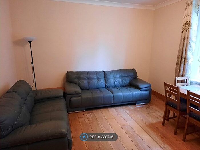 2 Bedroom Flat To Rent In Cathedral Street, Glasgow, G4