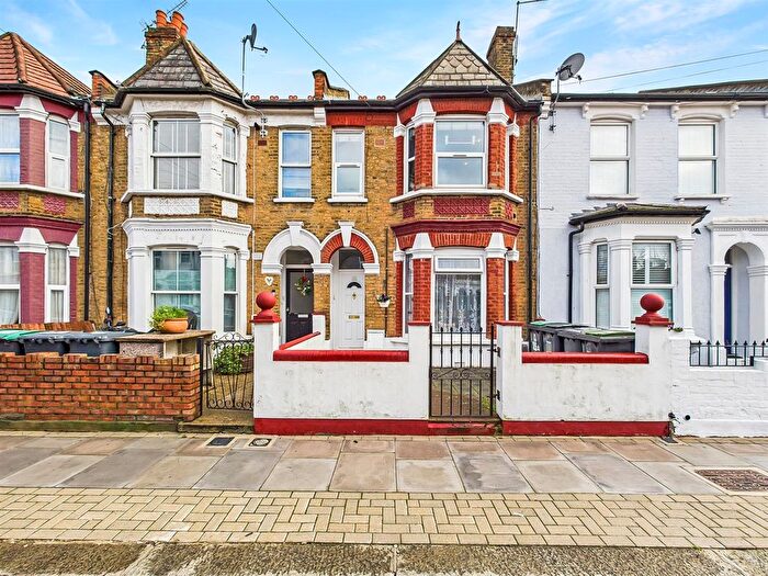 2 Bedroom Flat For Sale In Sutherland Road, London, N17