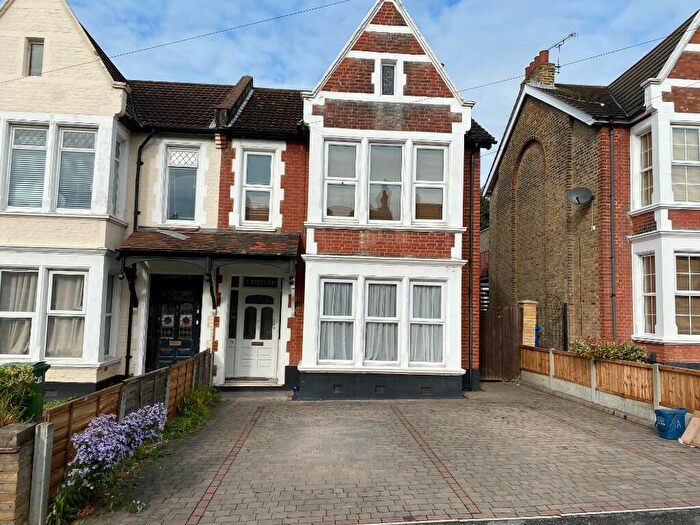 2 Bedroom Flat To Rent In Meteor Road, Westcliff-On-Sea, Essex, SS0