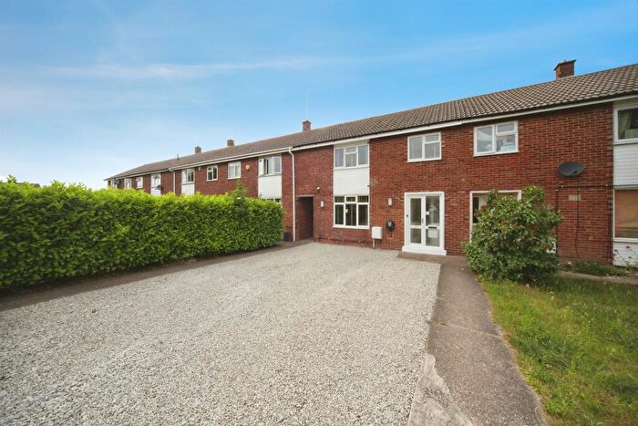4 Bedroom Terraced House For Sale In Grove Road, Houghton Regis, Dunstable, LU5