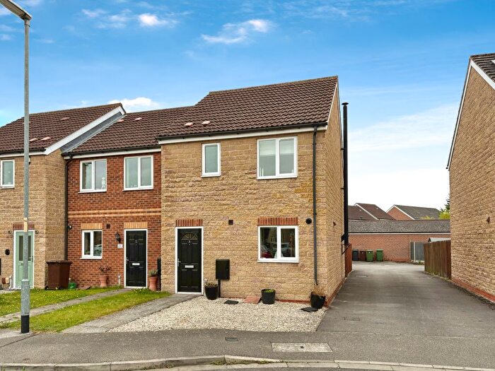 3 Bedroom End Of Terrace House For Sale In Limeberry Place, Lincoln, LN6