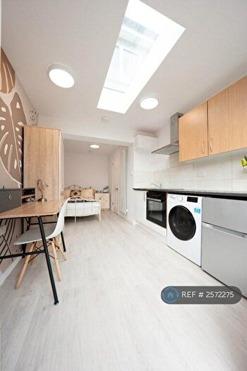 Studio To Rent In Kings Hedges Road, Cambridge, CB4