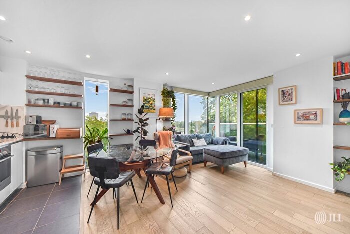 2 Bedroom Flat To Rent In Riverside Apartments, N4