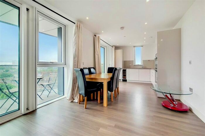 2 Bedroom Flat To Rent In Hebden Place, Nine Elms, London, SW8