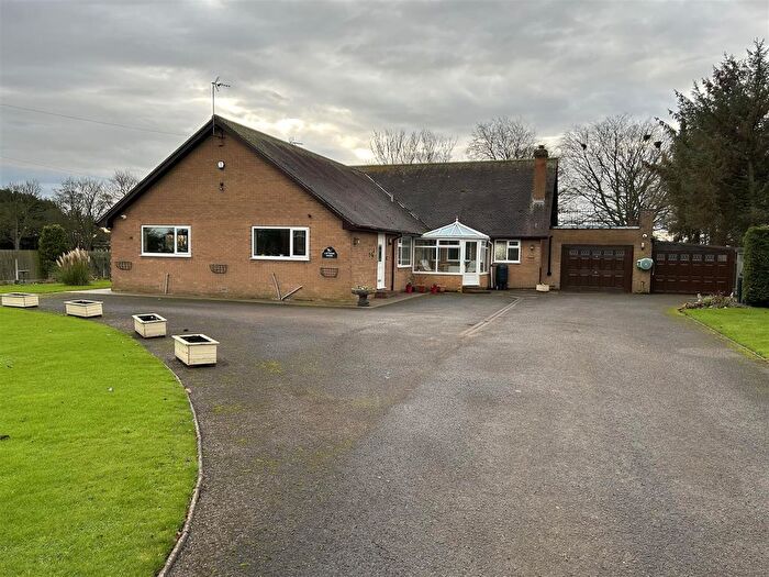 4 Bedroom Detached Bungalow For Sale In Main Road, Newsholme, Goole, DN14