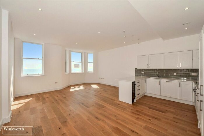 3 Bedroom Flat To Rent In Queens Road, Worthing, West Sussex, BN11