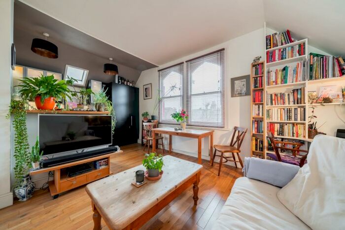 1 Bedroom Flat To Rent In Oakfield Road London, N4
