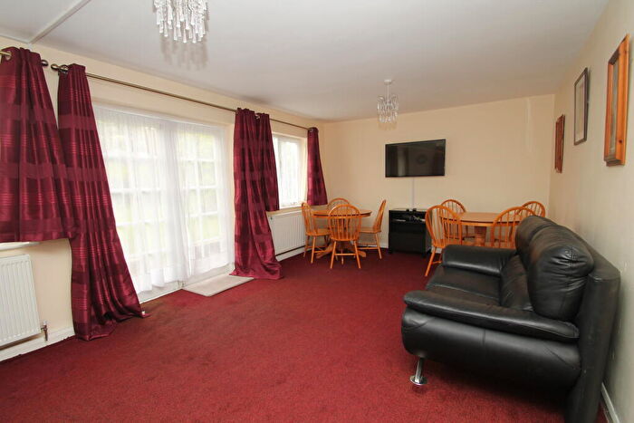 3 Bedroom Flat To Rent In Chatsworth Road, Croydon, CR0